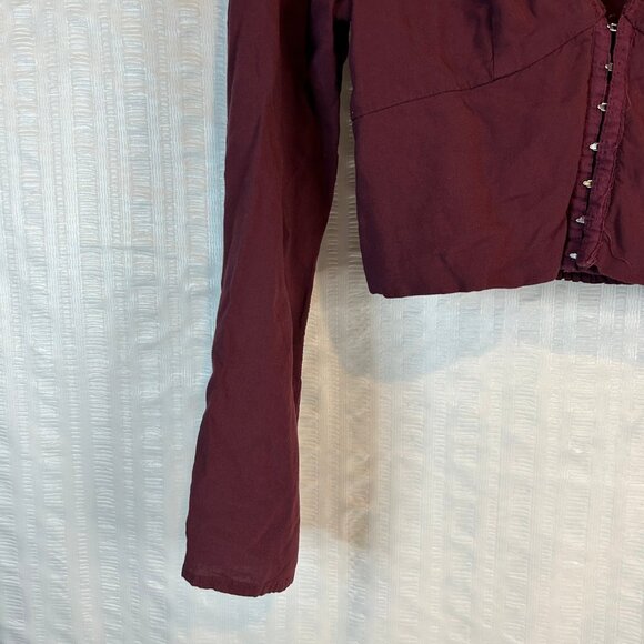 V-Neck Clasp Cropped Shirt Womens Sz Medium - Picture 5 of 10